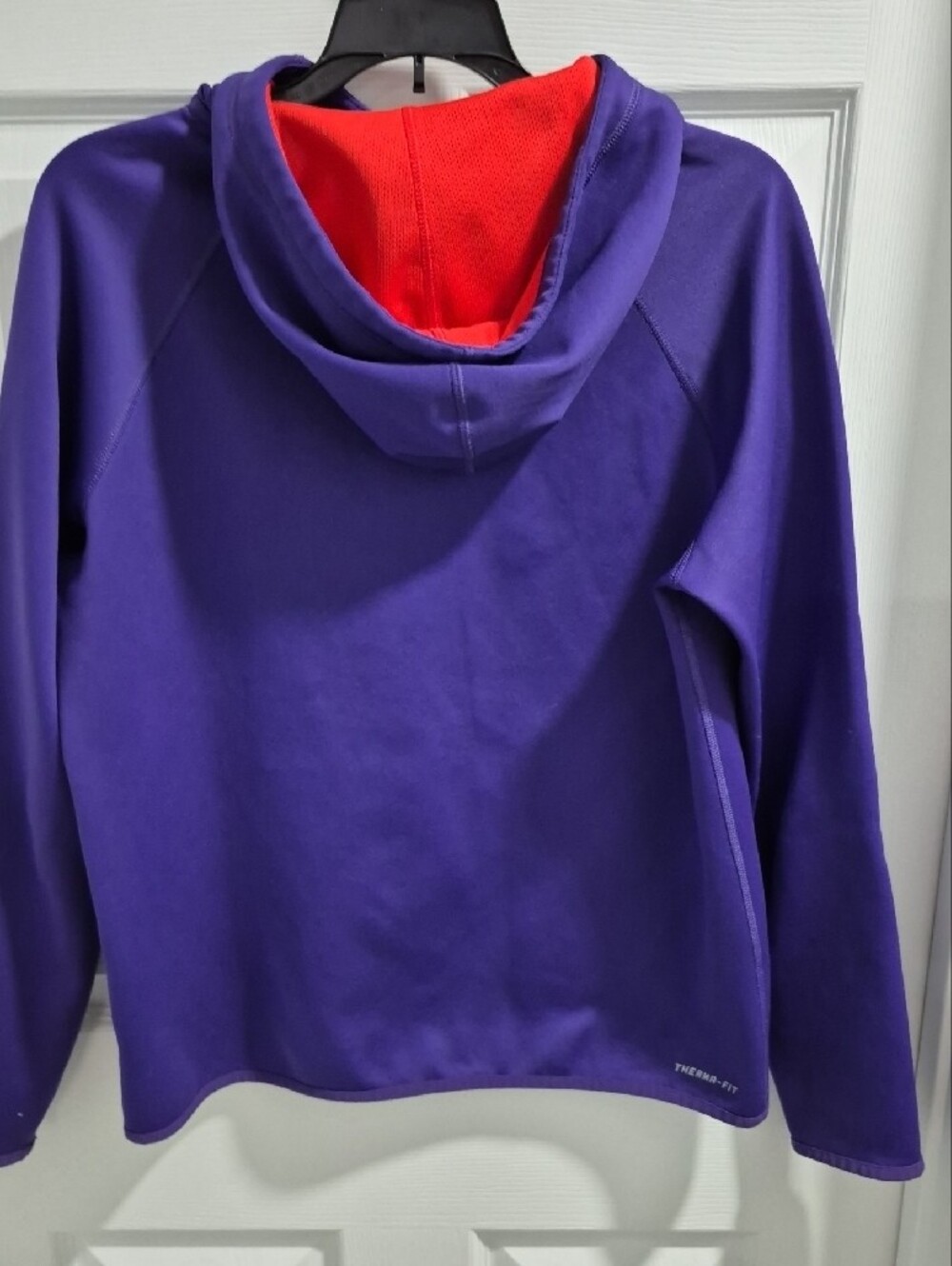 Nike Women’s Purple Thetma-fit Crewneck Sweatshirt with Patterned Swoosh - Picture 4 of 5